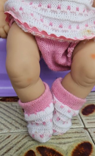 Muñeca bebé con vestido rosa y blanco ARIAS (p1)