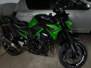 Kawasaki Z900 Negra y Verde