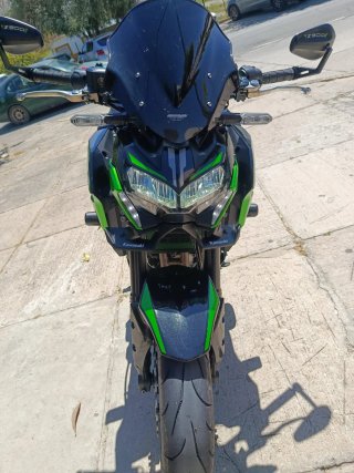 Kawasaki Z900 Negra y Verde