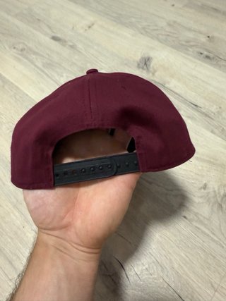 Gorra Snapback Kygo Burdeos