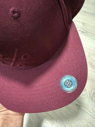 Gorra Snapback Kygo Burdeos
