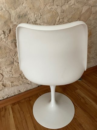 Sillas Tulip Blancas con Cojín Negro (4 uds)