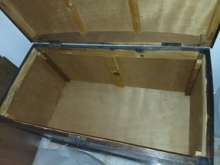 Baúl de madera con detalles