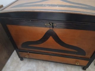 Baúl de madera con detalles