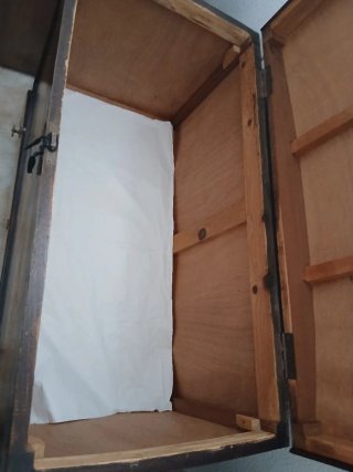 Baúl de madera con detalles