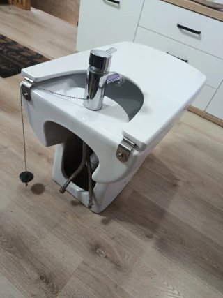 Bidé blanco con grifo Roca