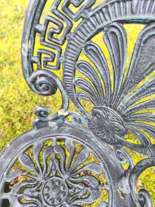 Conjunto jardín ( mesa y cuatro sillas de forja).
