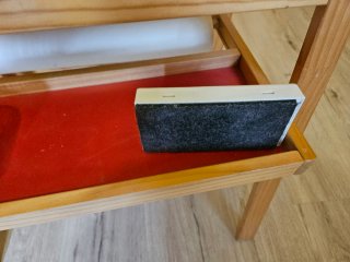 Pizarra infantil de madera con accesorios