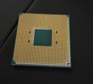 Procesador AMD Ryzen 7 3700X sin overclock.
