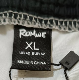 Bermudas Romwe con etiqueta Talla 48.