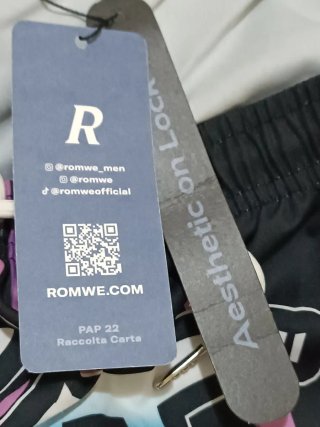 Bermudas Romwe con etiqueta Talla 48.
