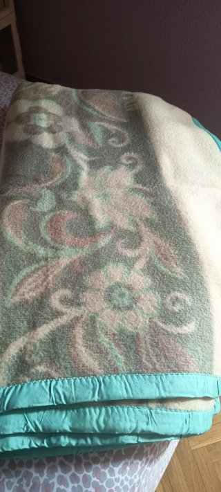 Manta de lana beige y verde