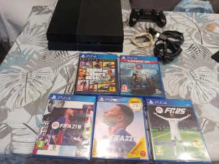 Consola PS4 Negra + 4 Juegos