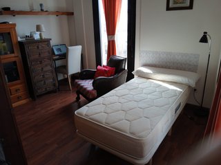 HABITACIÓN INDIVIDUAL EN ALQUILER (dos balcones)
