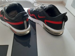 Zapatillas Nike Air Max Negras y Rojas