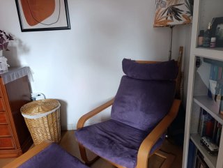 Sillón Poäng Ikea con Reposapiés Morado
