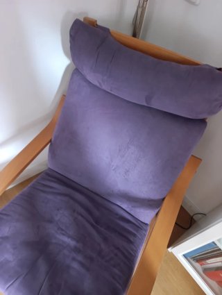 Sillón Poäng Ikea con Reposapiés Morado