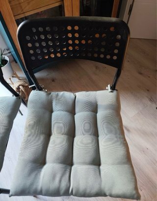 Pack 2 Sillas Negras IKEA 10€ las 2 + cojín