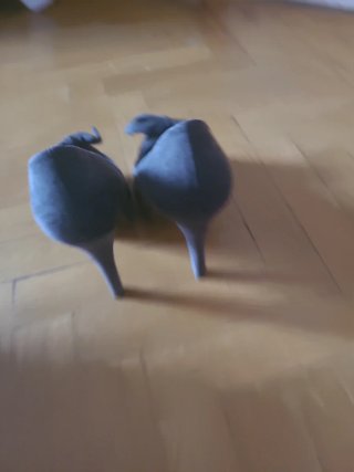 Zapatos de tacón marron con lazo