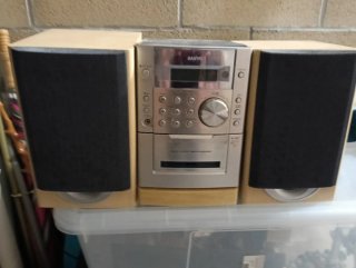 Cadena de música Sanyo Beige y Negro