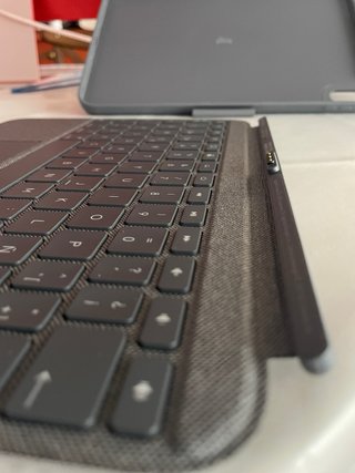 Logitech Combo Touch iPad 10ª Gen