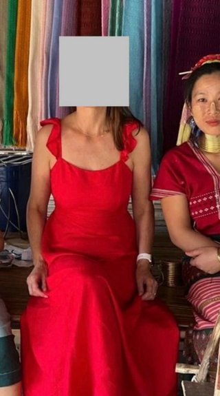Vestido rojo de lino, utilizado unas horas.