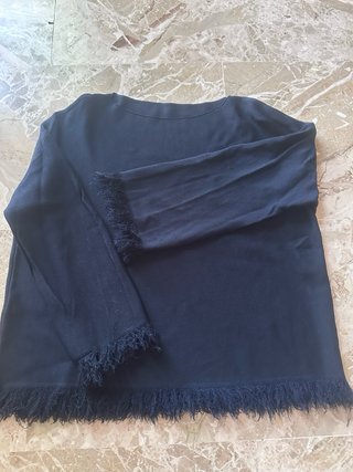 Cardigan blu con frange e maglioncino coordinato