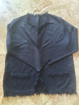 Cardigan blu con frange e maglioncino coordinato