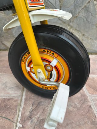 Triciclo Amarillo Tauro