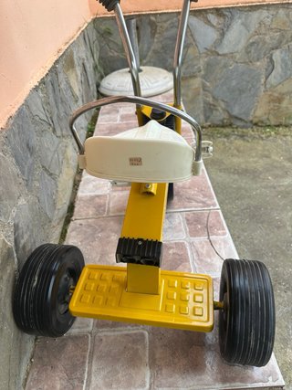 Triciclo Amarillo Tauro