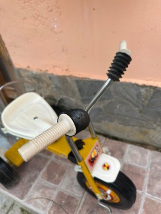 Triciclo Amarillo Tauro