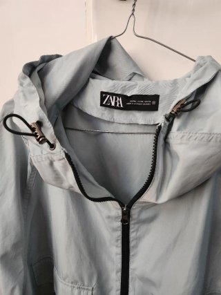 Giacca Zara con cappuccio e zip