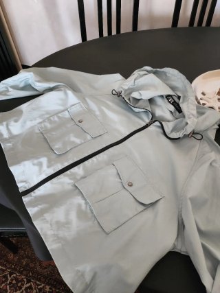 Giacca Zara con cappuccio e zip