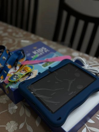 Tableta infantil azul con funda de elefante