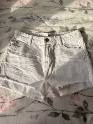 Shorts blancos vaqueros desgastados