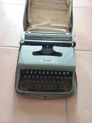 Máquina de escribir Hispano Olivetti