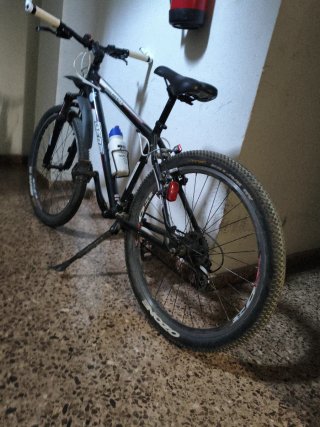 Bicicleta Montagna 26" in nero