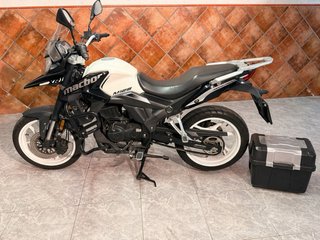 Macbor M125 Adventure Negra y Blanca