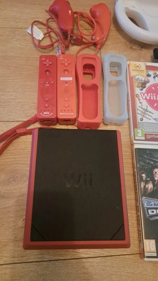 Consola Wii Roja + 6 Juegos + Accesorios