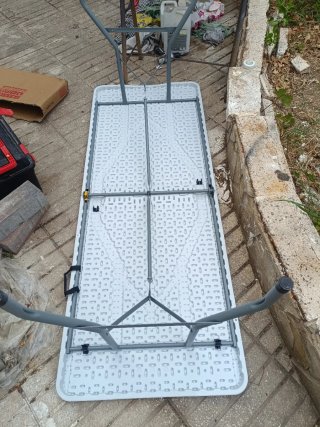Mesa plegable blanca de plástico