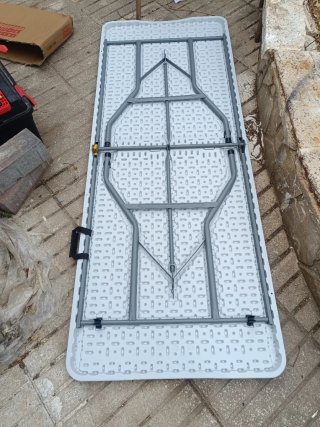 Mesa plegable blanca de plástico