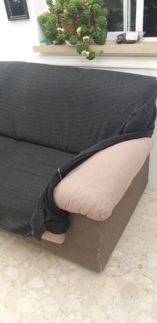 Se regala Sofá de tela gris y marrón,