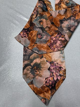 Splendido ascot vintage floreale in  poliestere e