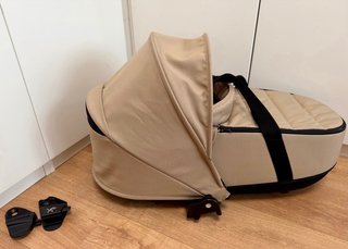 Capazo YOYO Babyzen + Saco y Fijaciones