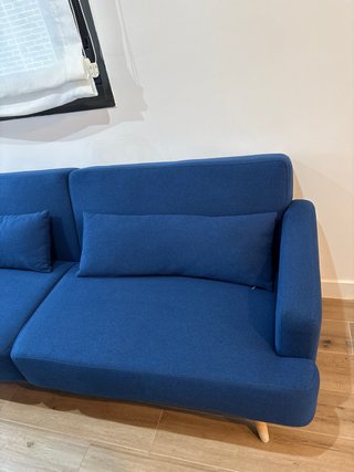 Sofá azul de tela