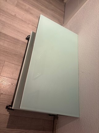 Mesa TV cristal y metal con ruedas