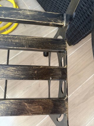 Silla de Hierro Negra y Dorada