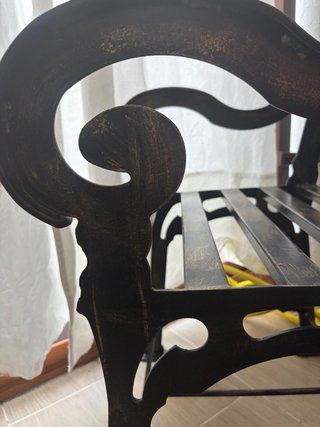 Silla de Hierro Negra y Dorada