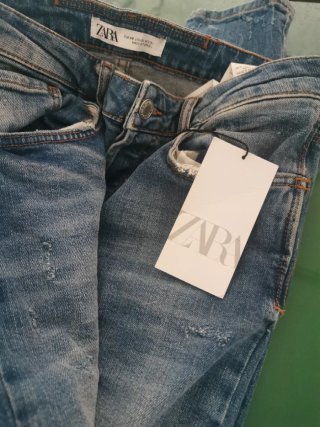 Pantalones vaqueros Zara desgastados Talla L