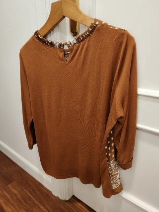 Blusa marrón con lunares blancos sisa 60 cm